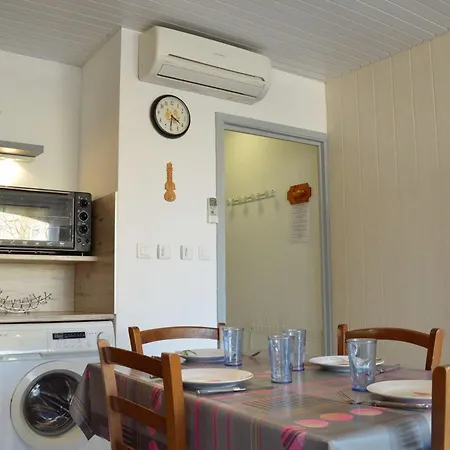 Renove Au Cap D'agde : 4 Couchages, Clim, Proche Et Port, Parking A Proximite - Fr-1-249-351 Agde